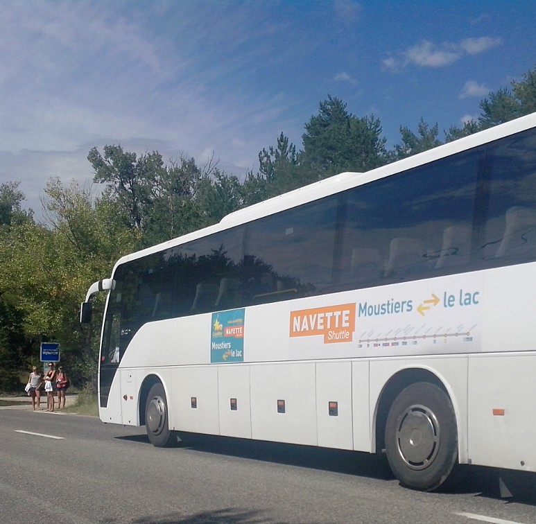 Photo de l'Estelline, navette estivale en bus mise en place à Moustiers - Crédit photo : D. Imburgia